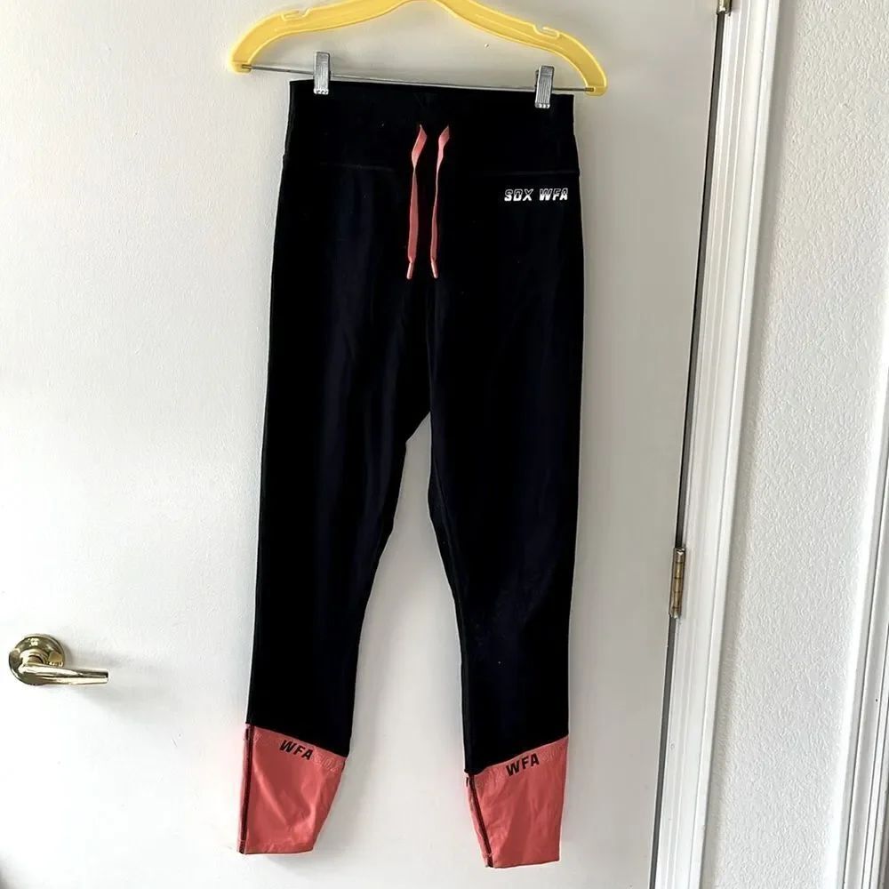 SDX WFA White Fox X Sarah’s Day Leggings Size M Gently used Black/orange